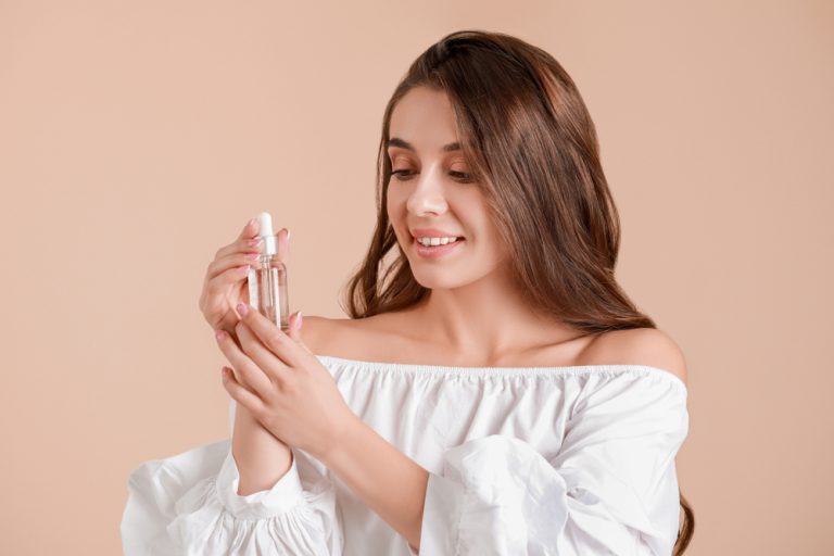 The Benefits of Collagen Serums for Younger-Looking Skin