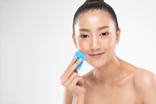 Oily Skin and Natural Remedies: Herbal Extracts and 6 Ingredients for Oil Control